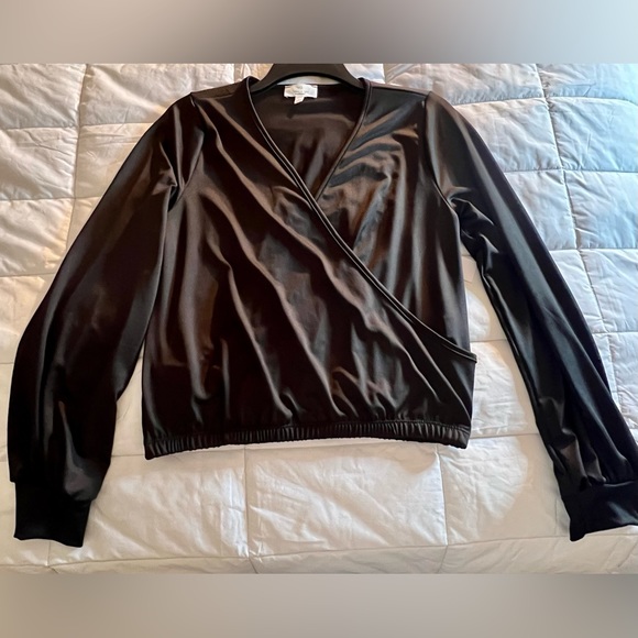 live in the moment Tops - NWT Live In The Moment faux wrap black top. Women’s L. Long sleeve